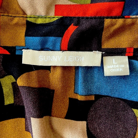 Trendy blouse by Sunny Leigh in size large - Picture 5 of 7